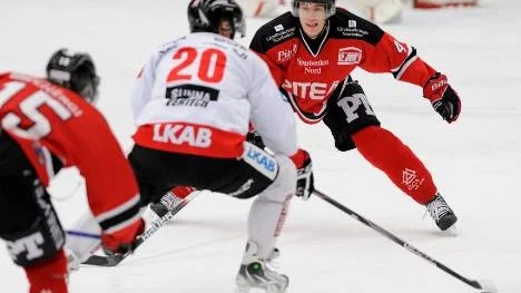 Backarna Anders Öhlund (bilden) och Viktor Nilsson var två av Piteå Hockeys bästa spelare i bortamatchen mot Kiruna. En match som Kiruna vann med 3-2. (Arkivbild)