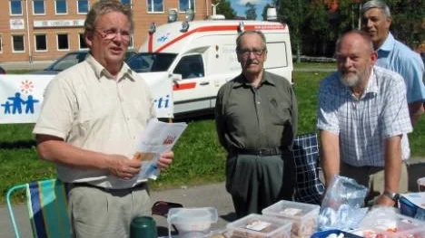 Kenneth Backgård  (till vänster) kom till Älvsby marknad. Här tillsammans med Martin Eriksson, Viking Johansson och Johnny Åström från samma parti.