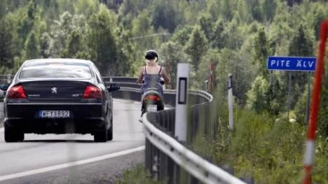 "Om jag hade en son eller dotter i mopedåldern hade jag aldrig låtit dem ge sig ut på E4" säger Rune Karlsson på Trafikskolan i Piteå.