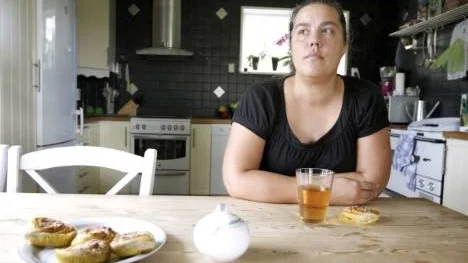 "Jag är verkligen inte arbetsskygg, om någon skulle tro det, tvärtom!", förklarar Veronica Fägnell. Men hon har en smärtproblematik som gör att hon inte klarar av att arbeta mer än kanske tio timmar i veckan.