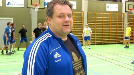 Den här säsongen tränas Öjeby HK av Rijad Hodzic. "Det blir första gången som jag tränar ett herrlag. Vi har ett ungt och intressant lag som är under utveckling", säger han.