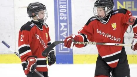 Kaptenen Linus Andersson och hans lagkamraten hittade segermelodin i finalen mot Älvsbyn.