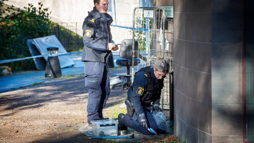 Kriminaltekniker på plats vid restaurang Brovakten.