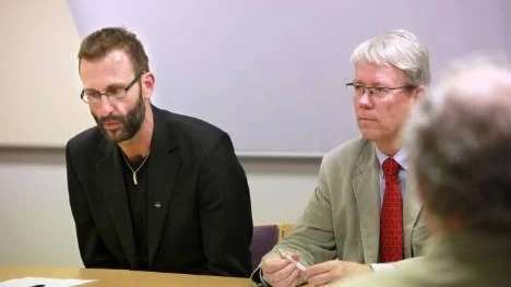 Socialchefen Mikael Lekfalk och kommunalrådet Peter Roslund (S) var märkbart dämpade efter kritiken mot äldreomsorgen i Piteå.