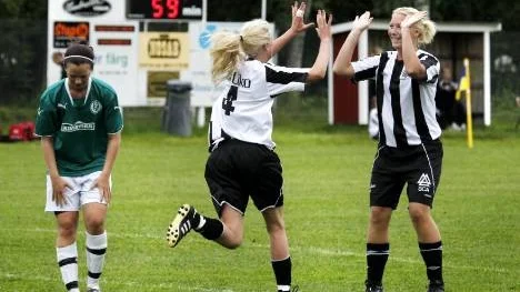 Munksunds fotbollstjejer har all anledning att jubla. Laget blev två i division 4 södra, efter Älvsbyn, men flyttas ändå upp till division 3 kommande säsong.