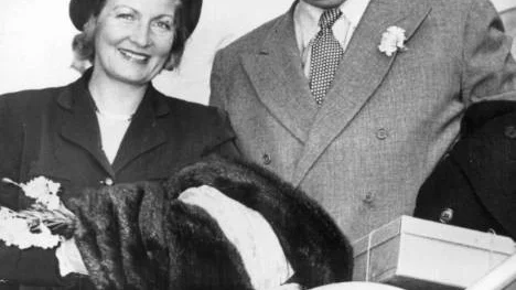 De äkta makarna Anna-Lisa (sopran) och Jussi Björling 1949, när de anlände till New York för gemensam konsert på The Hollywood Bowl.