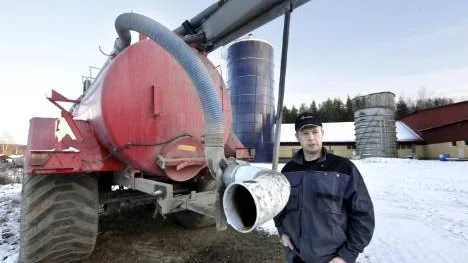 Björn Olofsson, grisbonde i Lillpite, har funderat på att själv producera biogas.