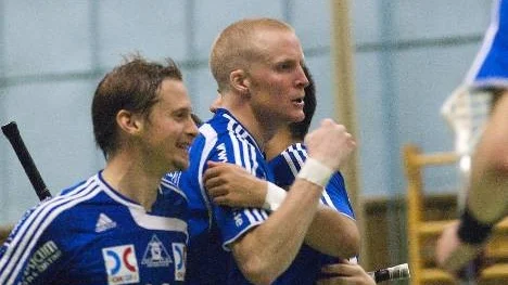 Jens Nilsson, Emil Lindmark och de övriga innebandyspelarna i K 4 IF jagar fortfarande lagets första seger i division 1. I helgen spelar laget två hemmamatcher, mot RIG Umeå och Jemtland Innebandy. (Arkivbild)