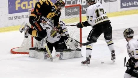 AIK:s målvakt Viktor Fasth hade en nattsvart kväll med hela åtta insläpp. Jimmie Ericsson visade vägen för Skellefteå med ett mål och två assist på de tre första målen.