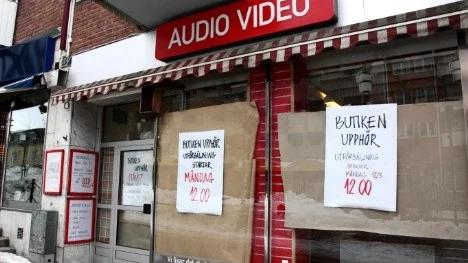 Efter drygt 40 år går den anrika TV och Radiobutiken Wiksténs i Piteå i graven. Dålig lönsamhet i par med tuffare konkurrens från stormarknaderna, uppger ägaren Ola Granberg som huvudorsak till nedläggningen.