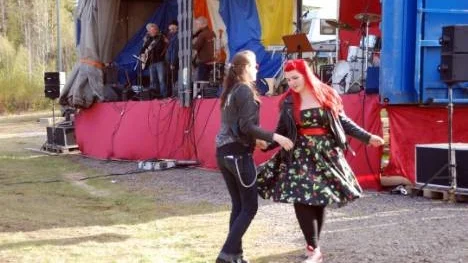 Det svängde så pass från scenen att medlemmar ur Shirleybee and the bitchslaps tog sig en svängom nedanför scenen.