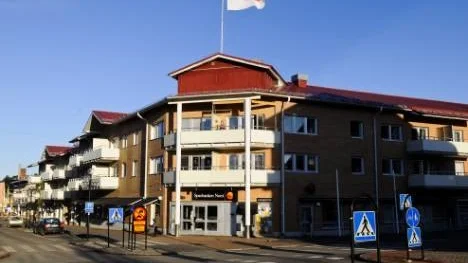 För två år sedan köpte det kommunala fastighetsbolaget halva Sparbankshuset för 16 miljoner kronor. Nu vill Älvsbyns Fastigheter köpa resten. "Vi ser många fördelar med att äga hela fastigheten", säger Anders Nilsson, vd.