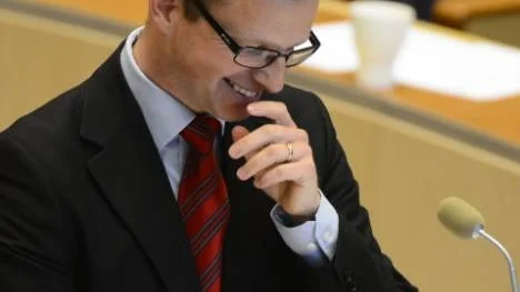 Mikael Dambergs förslag om sommarskola för elever som inte når målen är tyvärr en anpassning till borgerlig kravretorik.