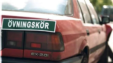 Ungdomar som saknar B-körkort får ingen assistans från Arbetsförmedlingen.