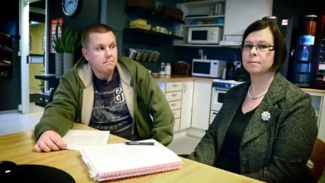 OVISST. Tomas Vedestig, socialnämndens ordförande och Ann-Kristin Andersson, socialchef i Övertorneå kommun, är kritiska till att kostnaderna för trygghetslarmen drabbar både kunder och kommunen.