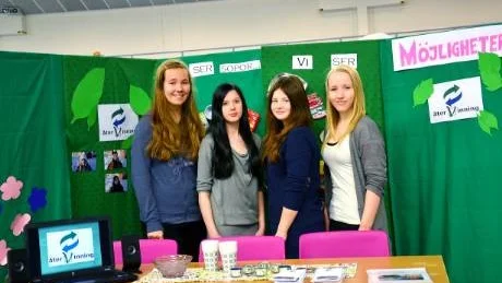 MILJÖTÄNKANDE. Hedda Aasa, Felicia Gramner, Amanda Holma och Alexandra Johansson, klass 8a Sjöparksskolan, fokuserade på ökad återvinning.