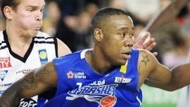 NÄST POÄNGBÄST. Rudy Mbemba gjorde 18 poäng men det hjälpte inte när Stephen McDowell i Solna gjorde 42.