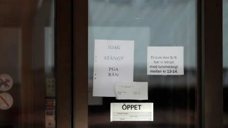 TVÅ RÅNARE. Rånarna kom över en summa pengar.