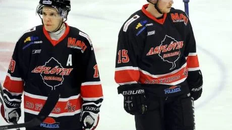 TUNGT. Juha Silvanders och Erik Hjalmarssons Asplöven förlorade den första matchen i kvalserien.
