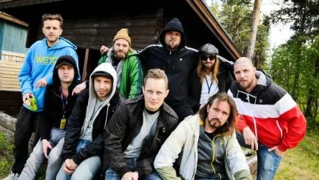 FORSANDE UPPLADDNING. Hoffmaestro tog sig den två mil långa forsfärden ned för Torneälven innan det var dags att ändra scenen.