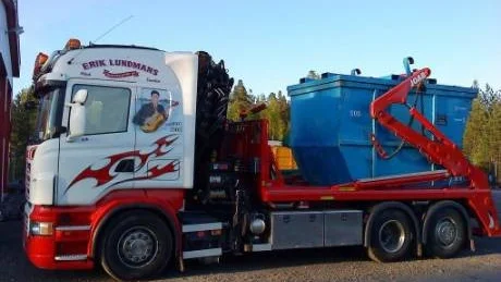 LIKBILEN. Så här ser lastbilen ut som Erik Lundman och hans kollegor använder för att köra kadaver med. Den senare tiden har det mest rört sig om hästkadaver.