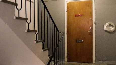 FANN BOMBMATERIAL. I mannens bostad hittade polisen kemiska preparat och vapen.