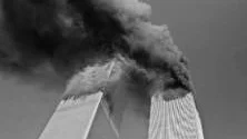 FLITIGT PUBLICERAD. En av bilderna från World Trade Center, som Wislawa Szymborska beskriver i sin dikt Foto från 11 september, publicerad i flera dagstidningar en tid efter attentaten.