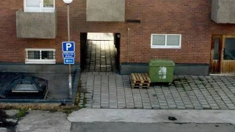 STARTPUNKTEN. Här startade det stora slagsmålet i Kiruna. Polisen säger sig inte ha märkt några oroande tendenser. men bland de som jobbar med integration i Kiruna är man inte förvånade och menar att det helt klart finns en vi och dom-situation.