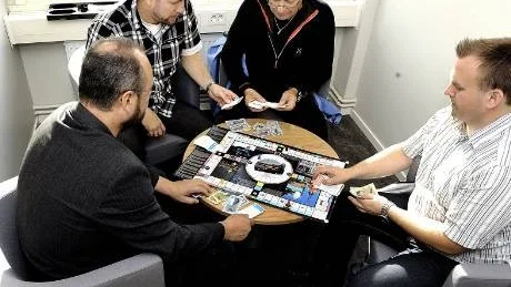 SAMLING RUNT LULEÅ. Lokalspelet kräver koncentration och spelarna är från vänster med ryggen mot kameran, Jan-Erik Jaensson, Michael Nyh, Göran Wallin och Niklas Österberg.