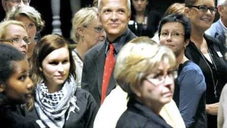 VÅLDFRITT. Mats Appelgren, Luleåmän - nätverk för kvinnofrid (i mitten) var en av initiativtagarna till Open Space, diskussionsforumet Luleå fritt från våld. Barbro Müller t h ledde diskussionsprocessen.