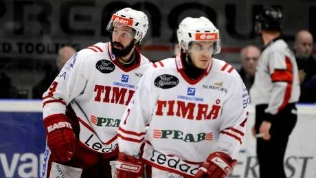 SMAKSTART. Fredrik Hynning (till höger) har börjat säsongen bra och leder Timrås interna poängliga.
