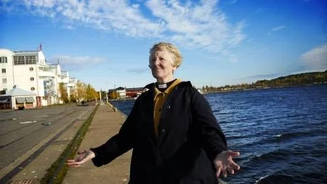 MANSDOMINERAD KYRKA. "Ingen kvinna vågade söka en tjänst som präst på grund av männens dominans. Men jag vågade och fick en tjänst" säger Audur Eir Vilhjámsdóttir.