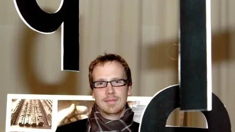 TYPOGRAFI. Martin Bergström är fil mag i mediedesign efter fyra år på mediedesignutbildningen vid Luleå tekniska universitets institution för musik och medier. På tisdagen visade han en typografiutställning med affischer han gjort på konstskola i London.