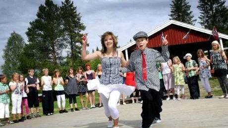 SVENSKA MÄSTARE. Linus Rönnebrand och Anna Fors är nyblivna svenska mästare i boogiewoogie. På söndagen visade de sin dans på Hägnan i Luleå.