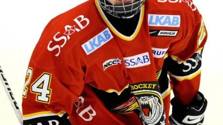 DUBBELTORSK. Det blev dubbla förluster för Luleå J20 och Oscar Jolérus.  Foto: ANDREAS WÄLITALO