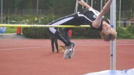 Marcus Lövgren, också från Luleå, vann höjdhoppet i P15-klassen med resultatet 1,56.