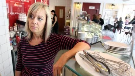 Karina Viktorsson på Café Röda lyktan tror att kaféets försäljning kommer att påverkas negativt av JC:s stängning.