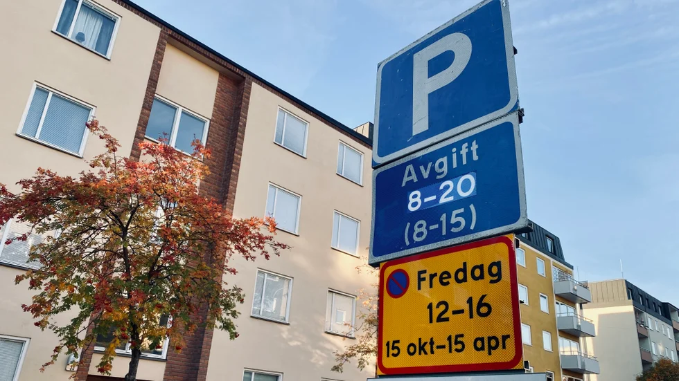 Nu börjar servicegatorna att gälla. Det innebär parkeringsförbud hela eller delar av dagen en vardag i veckan.