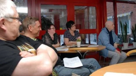 Ett tiotal Arjeplogsbor deltog i samrådsmötet inför  ändringen av detaljplanen för torget i Arjeplog. Från vänster, Bo Wiklund,  Stephan Jansson, Britt-Marie Marklund, Laila Bergström och Kjell Westerberg.