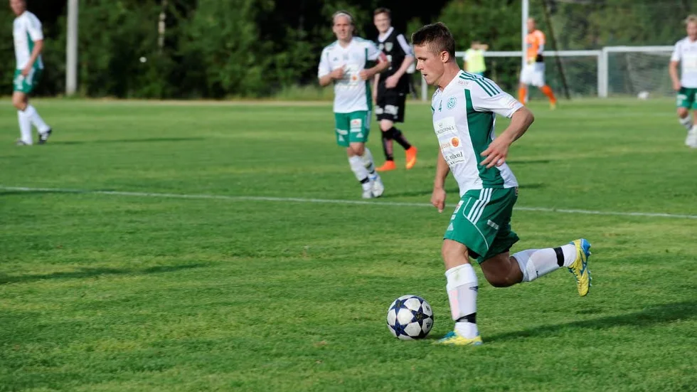 Robin Parviainen Saxerud, Assi