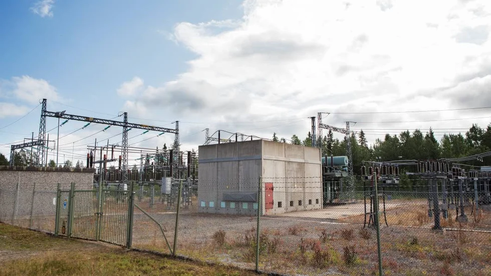 Ett av två. Leab har två mottagningsstationer (ställverk) för 130 kw och när ett av dem slogs ut blev många utan el.