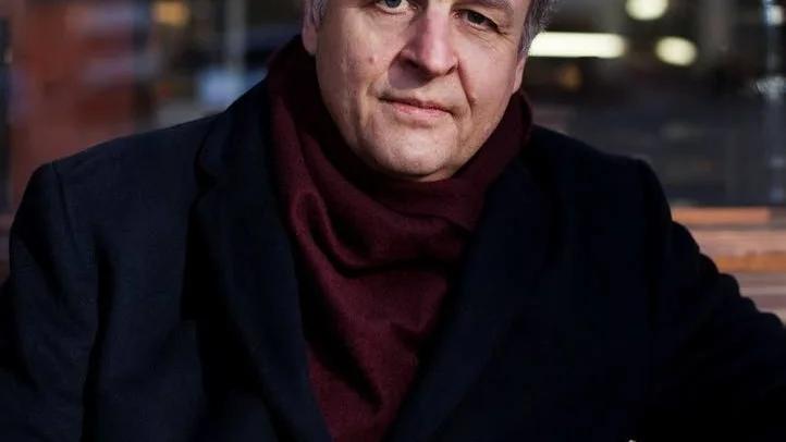 Deckargenren. Henrik Berggren tillhör de författare som nu även kan lägga en deckare till meritlistan.