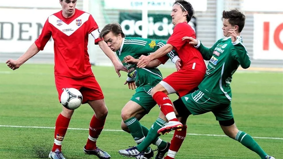 Trassligt. I dag träffas BBK och IFK för att reda ut härvan kring Emil Johansson (tvåa från vänster).