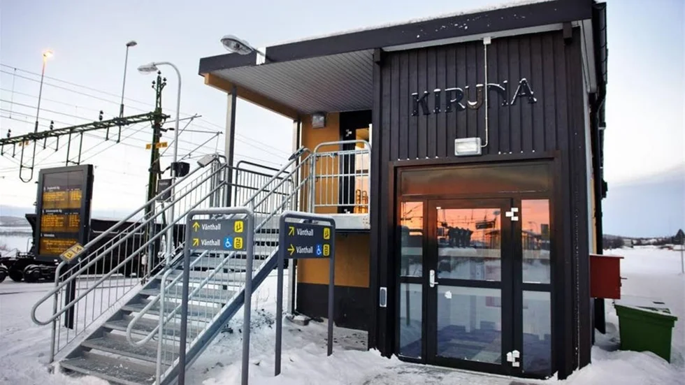 NY STATION. I slutet av november invigdes den tillfälliga stationsbyggnaden som kommer att användas fram till att en ny centralstation byggs i Kiruna. Tågtrafiken har dock gått till det nuvarande stationsläget sedan i augusti då den gamla stationen stängdes men fram till nu har resenärerna endast haft en barack att värma sig i.