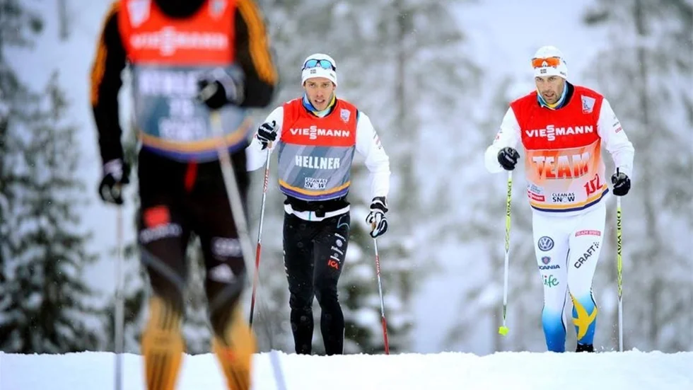 Tillsammans. Marcus Hellner går in till ett viktigt OS-år med höga förväntningar på sig. Då har Mats Larsson (till höger) en viktig roll för att lyfta honom taktiskt och tekniskt.