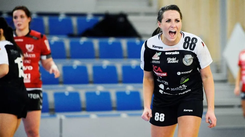 ARG. Annica Sundqvist var förbannad över domaren Sören Borgströms beteende under och efter matchen mot Hellton.