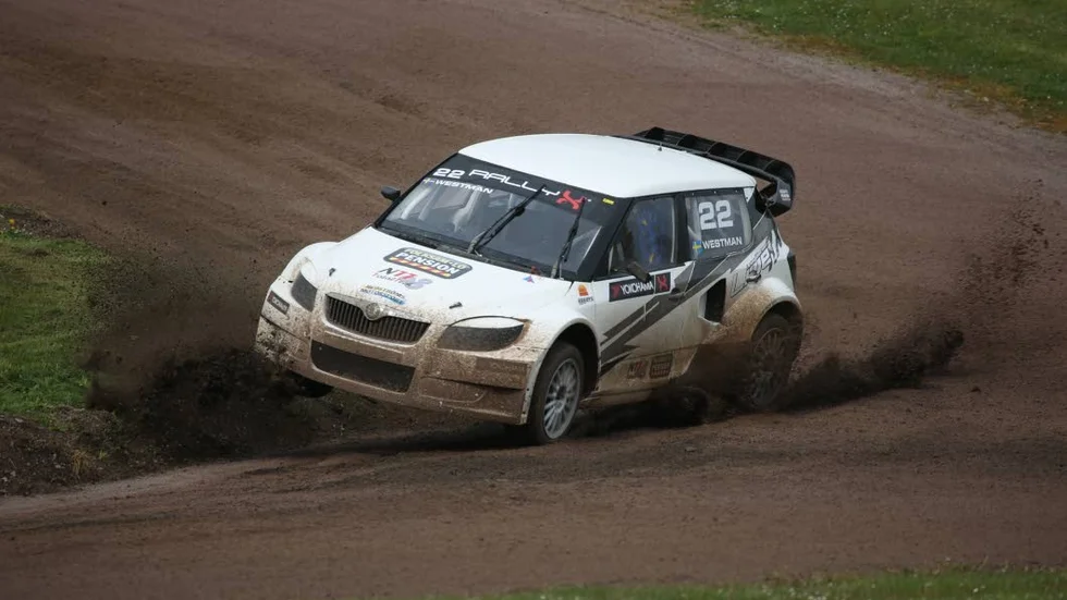 Krasch. Kalixföraren Linus Westmans helg slutade med en krasch vid SM-deltävlingen på Ring Knutstorp.