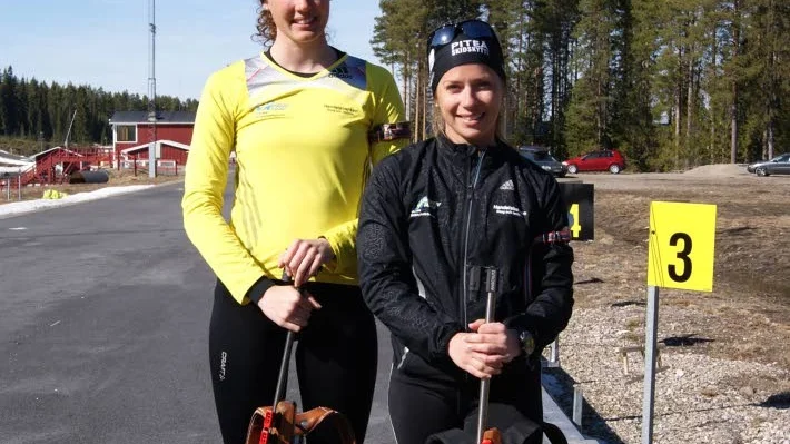 Hanna Öberg (i gult) och Anna Magnusson (i svart) från Piteå Skidskytteklubb är uttagna till landslaget.