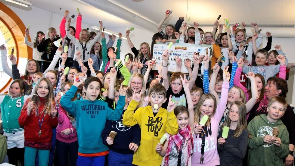 Vinnare. Klass 4 på Nya Raketskolan i Kiruna var bäst i Sverige på att samla in burkar och flaskor i Returpacks miljötävling "Pantresan".
