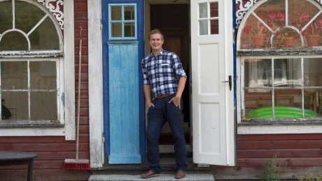 DEBUT. Miljöpartiets språkrör Gustav Fridolin är aktuell med sin debutroman, Morfar skrev inga memoarer.